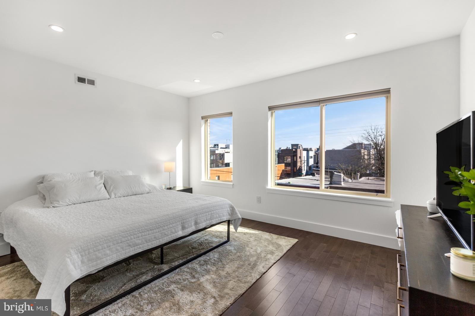 POINT BREEZE - Residential