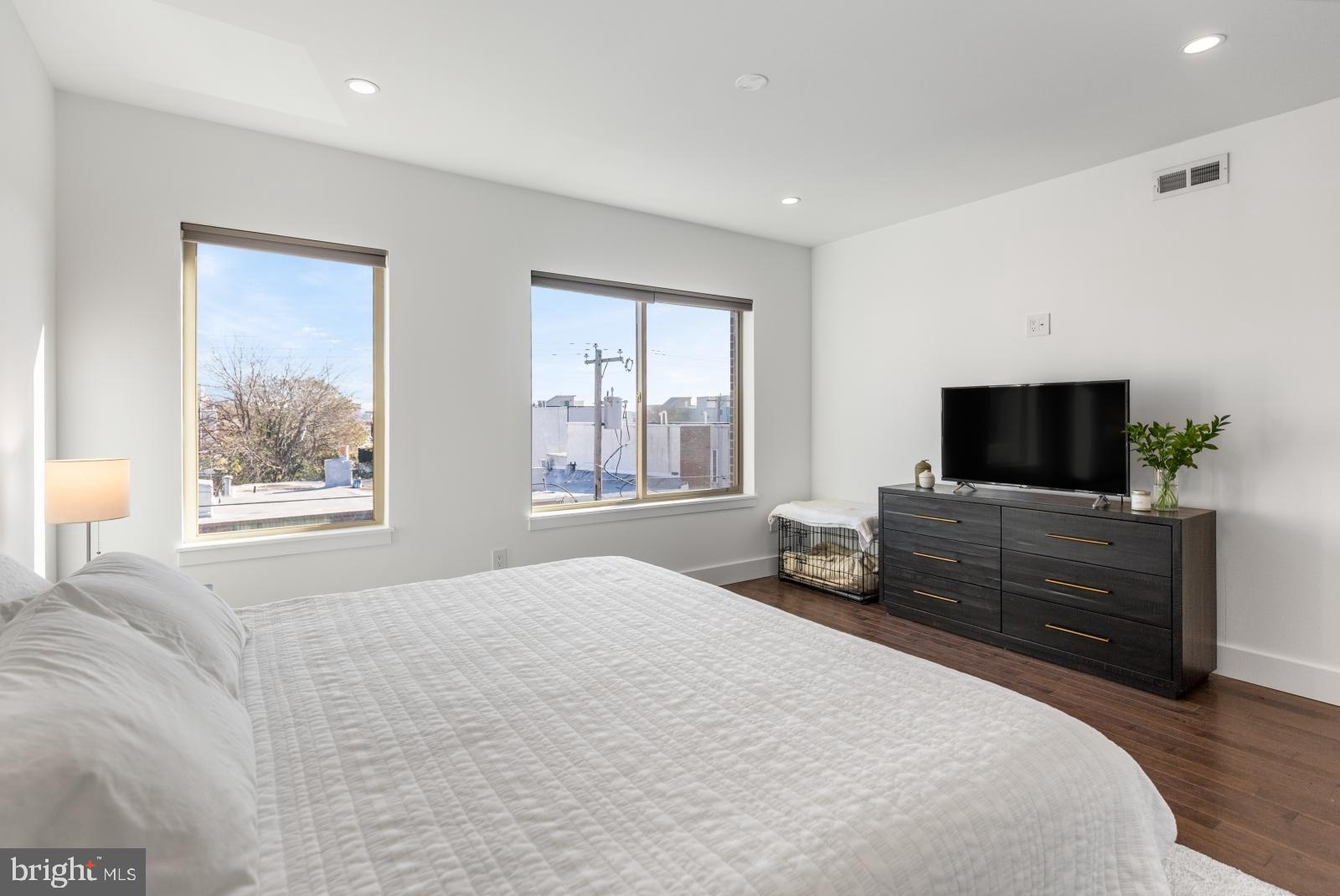 POINT BREEZE - Residential