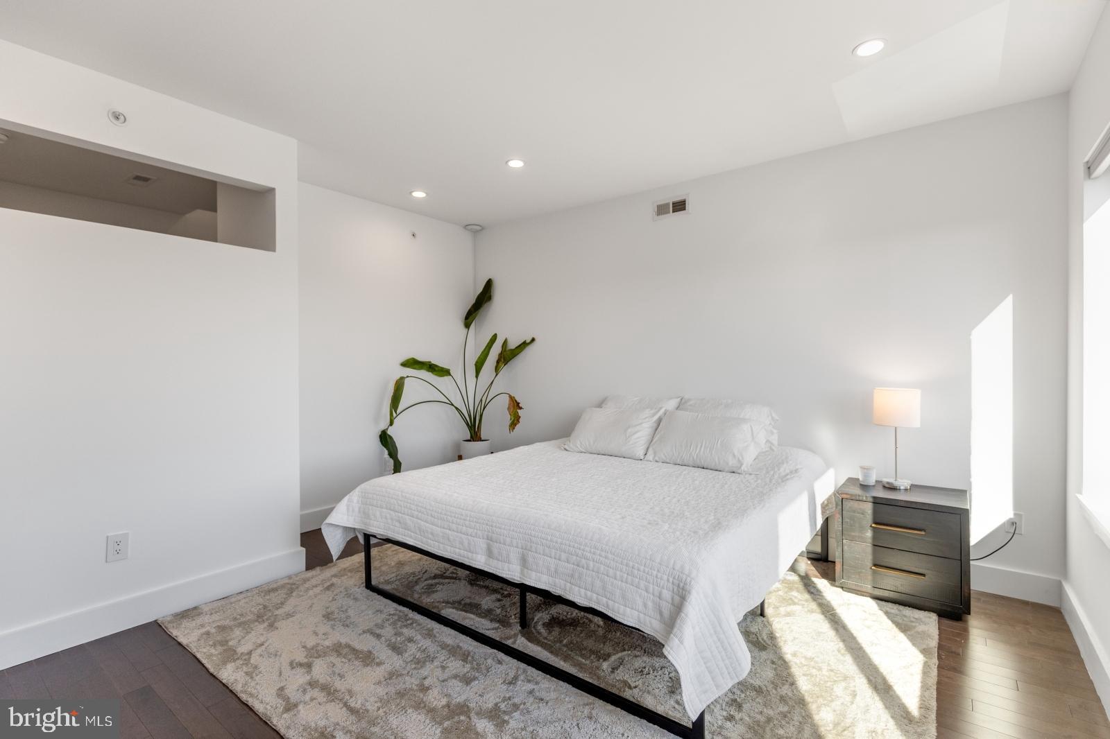 POINT BREEZE - Residential