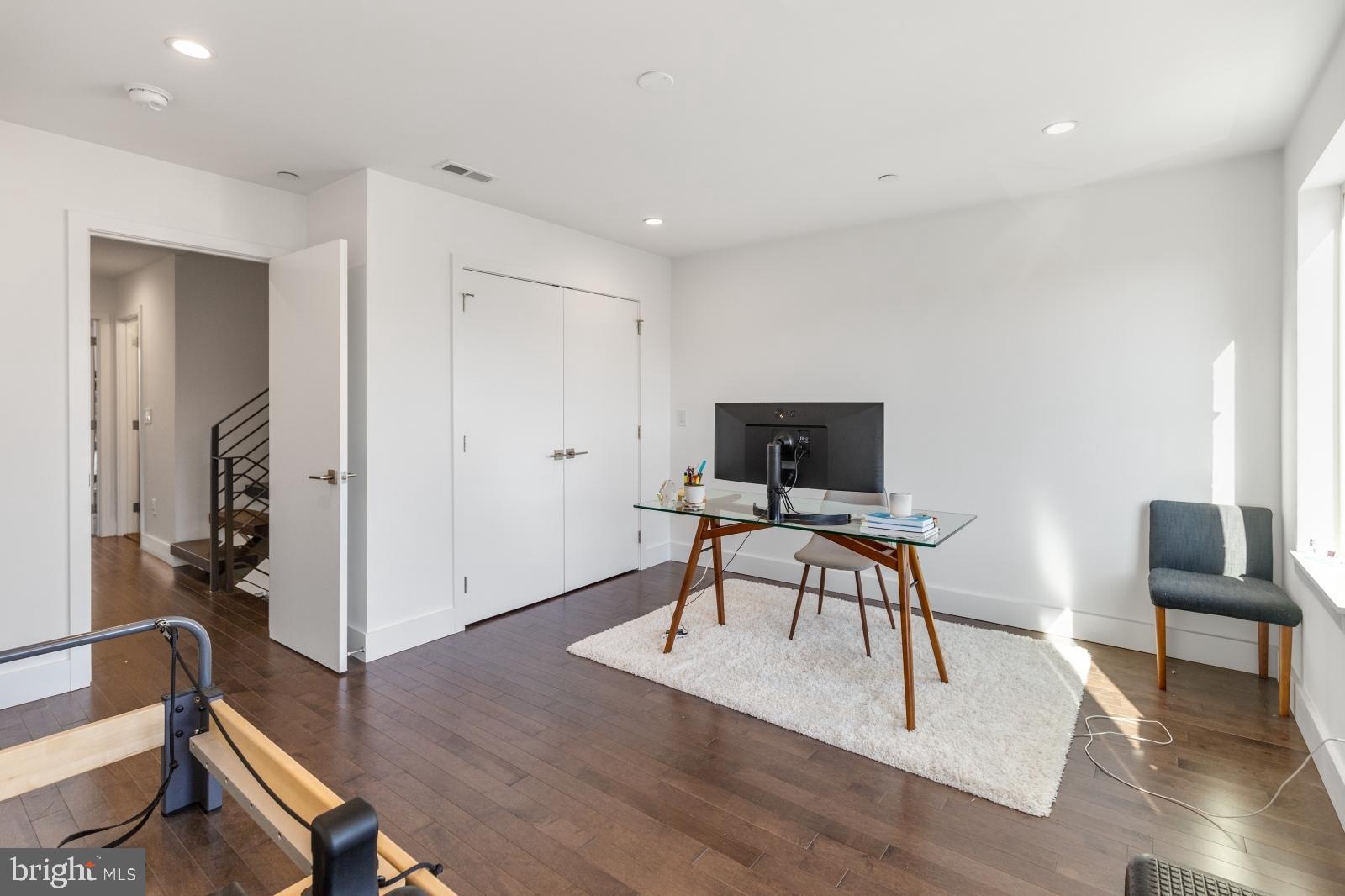 POINT BREEZE - Residential