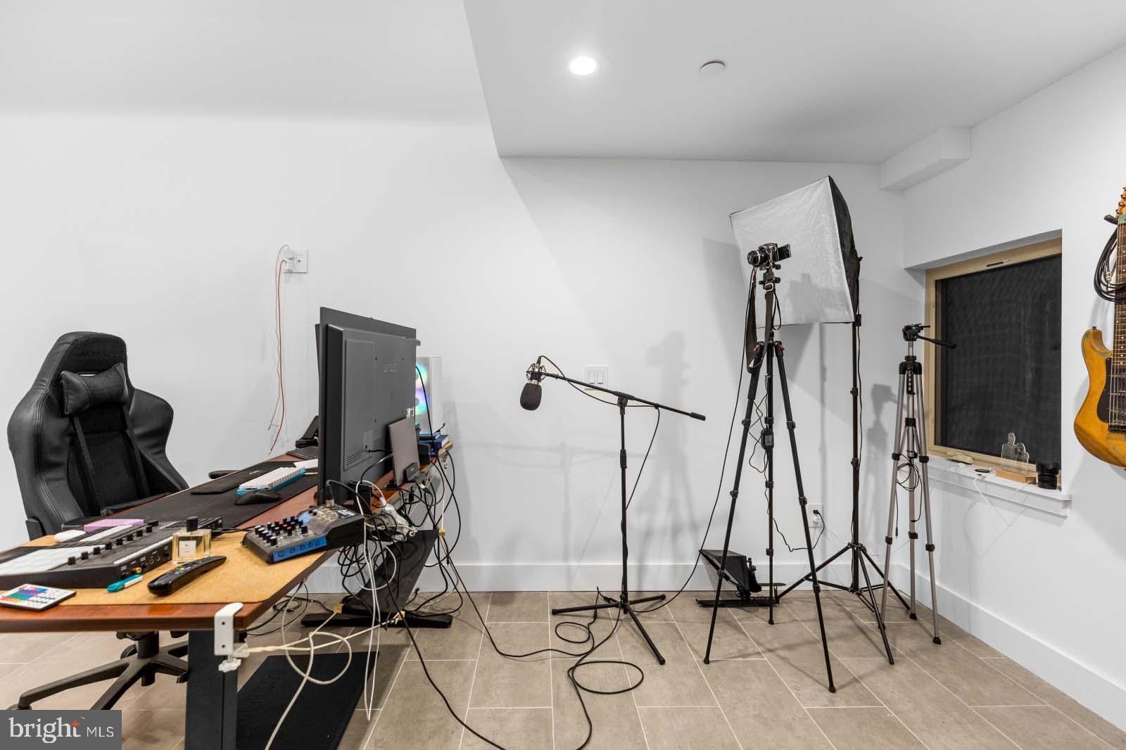 POINT BREEZE - Residential