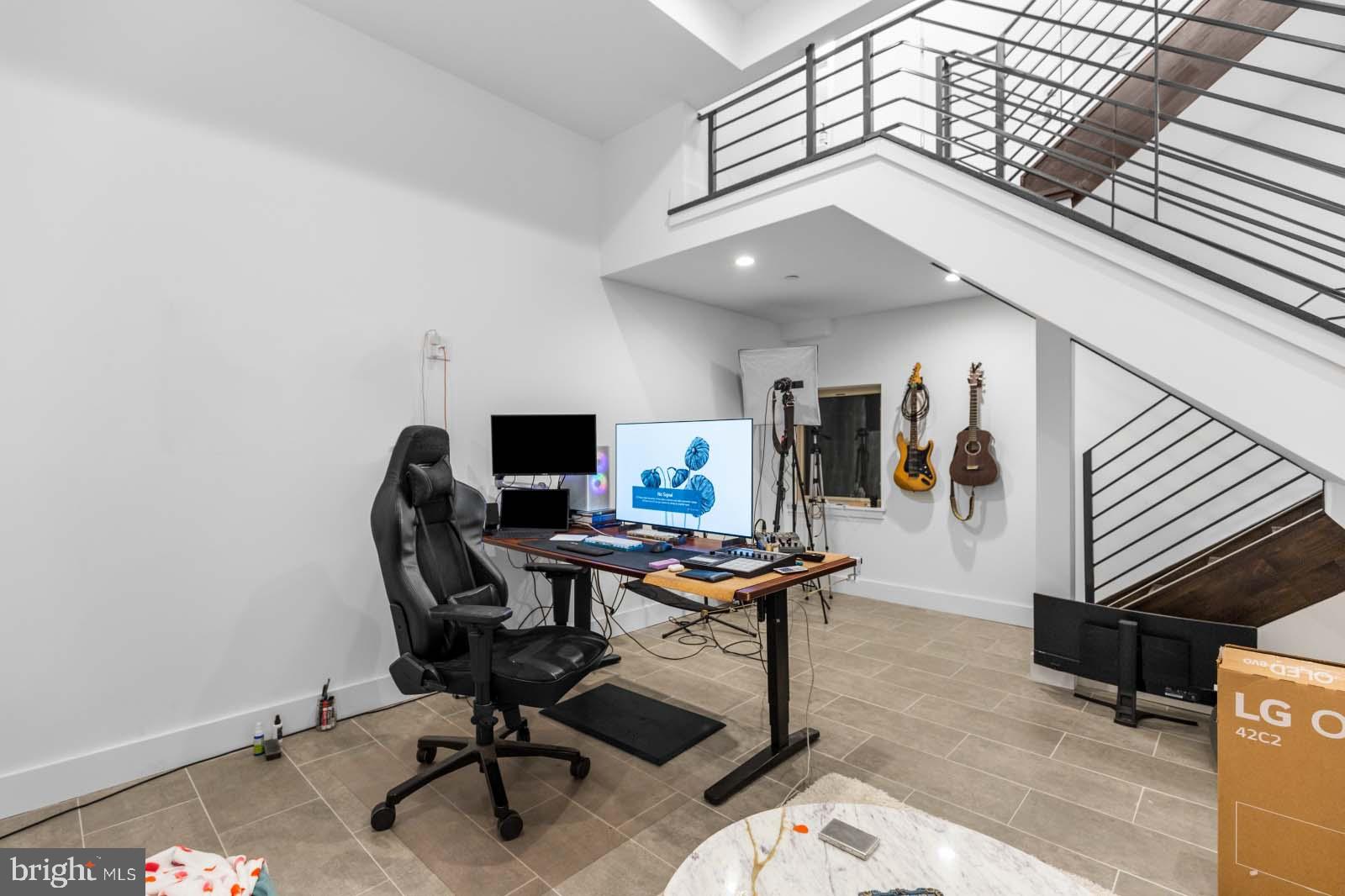 POINT BREEZE - Residential