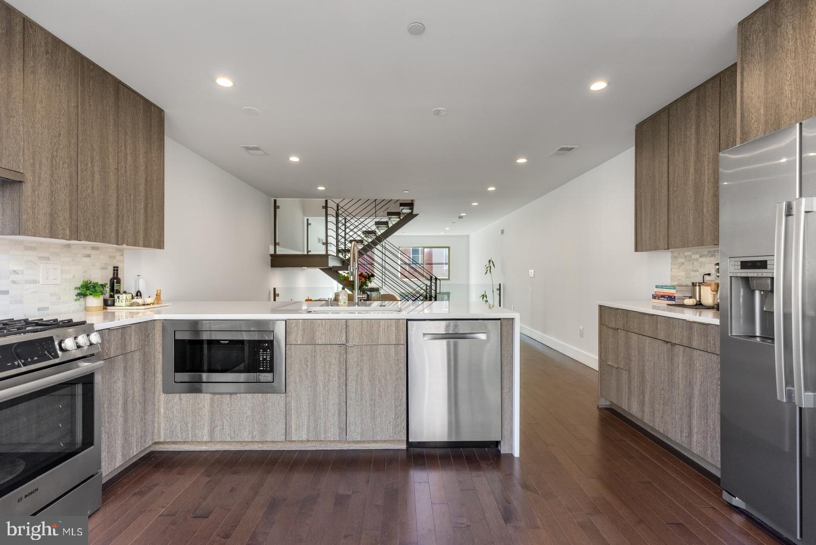 POINT BREEZE - Residential