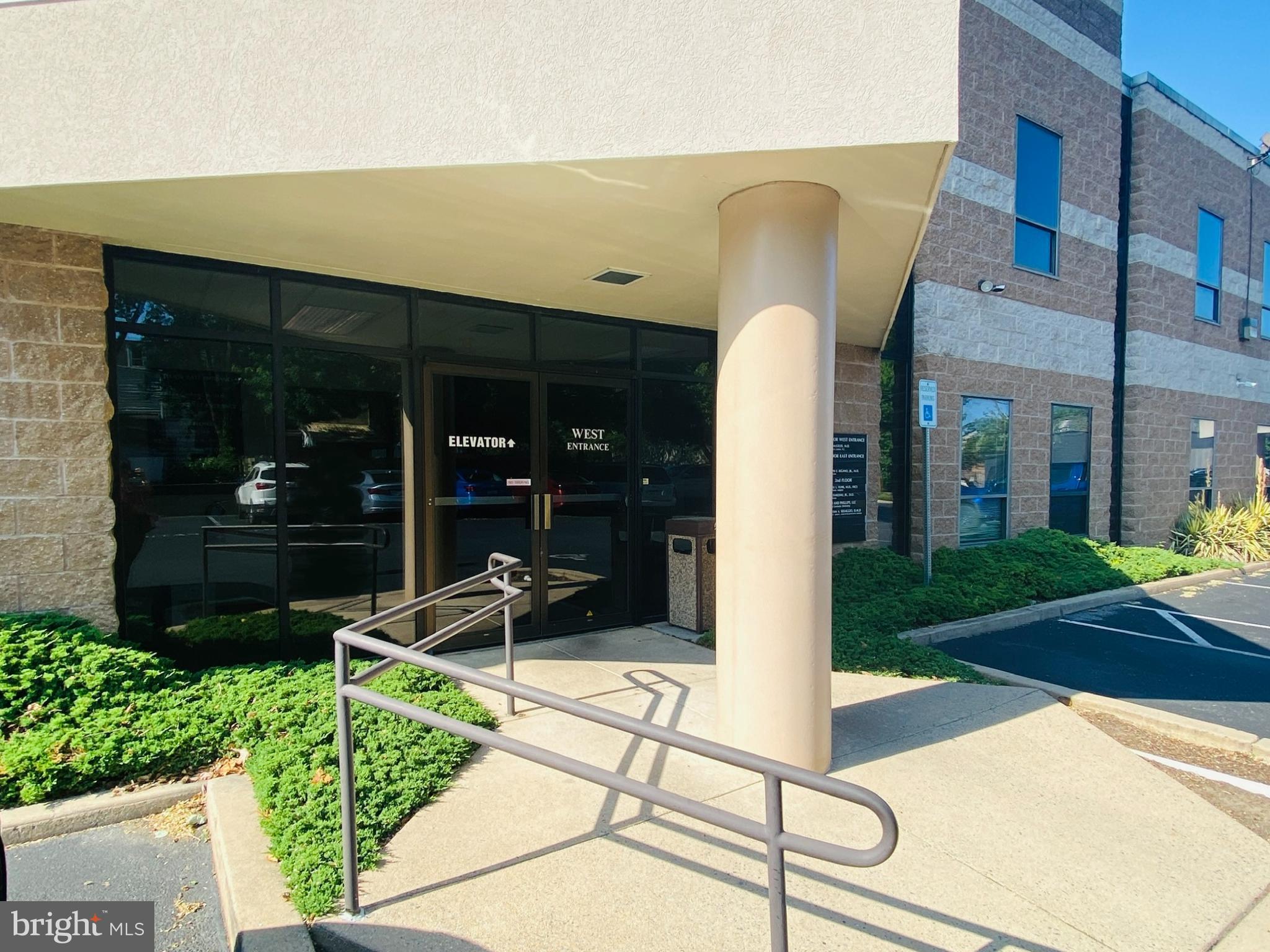Commercial condo units in "230 Professional Center". Unbeatable location along Harrisburg Ave between F&M College and Downtown Lancaster, just minutes to route 30 but still walkable in Lancaster City, with free onsite parking! Enjoy the benefits of condo ownership as a property manager handles things like snow removal, landscaping, cleaning of the common areas and repairs to the building. Signage along Harrisburg Ave to 14,000 cars per day.
2023 Condo Fee is $979.94/month and includes everything except unit electric and taxes. Seller is occupying and will vacate for settlement. Can be combined with contiguous condo units for purchase, see brochure for details.