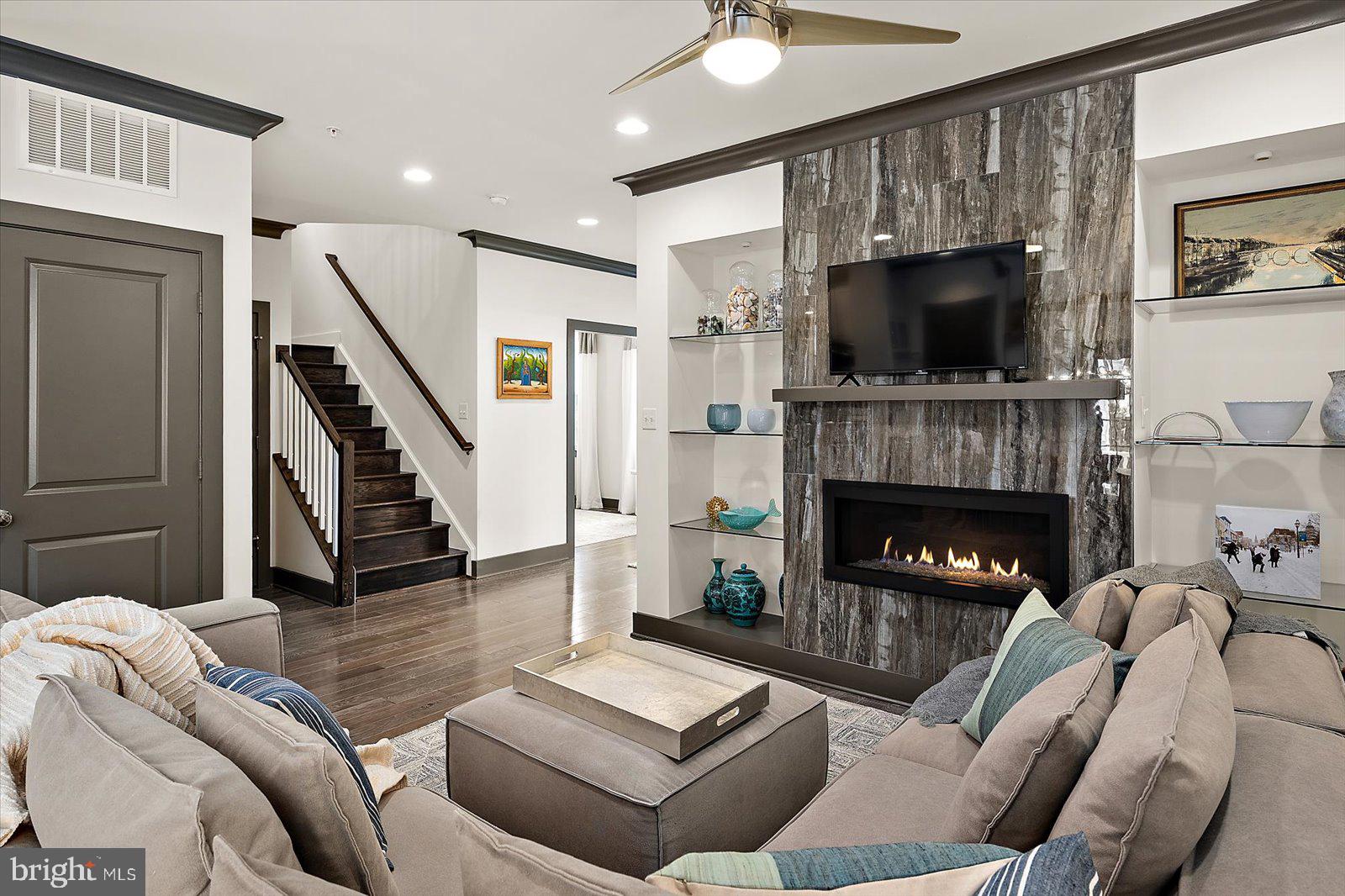 PRIMROSE HILL - Residential