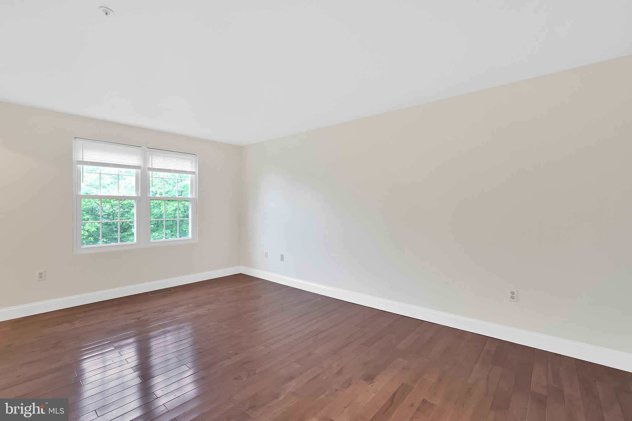 DECOVERLY ADVENTURE - Residential Lease