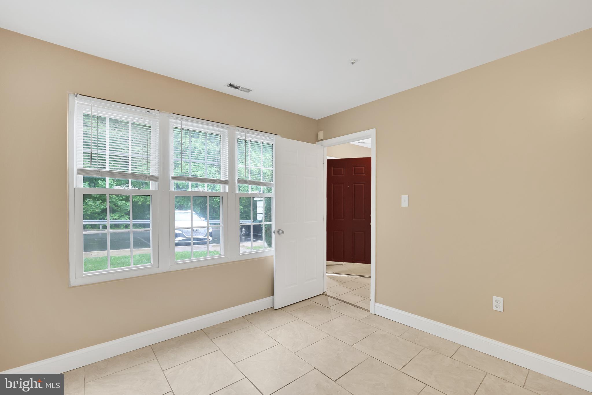 DECOVERLY ADVENTURE - Residential Lease