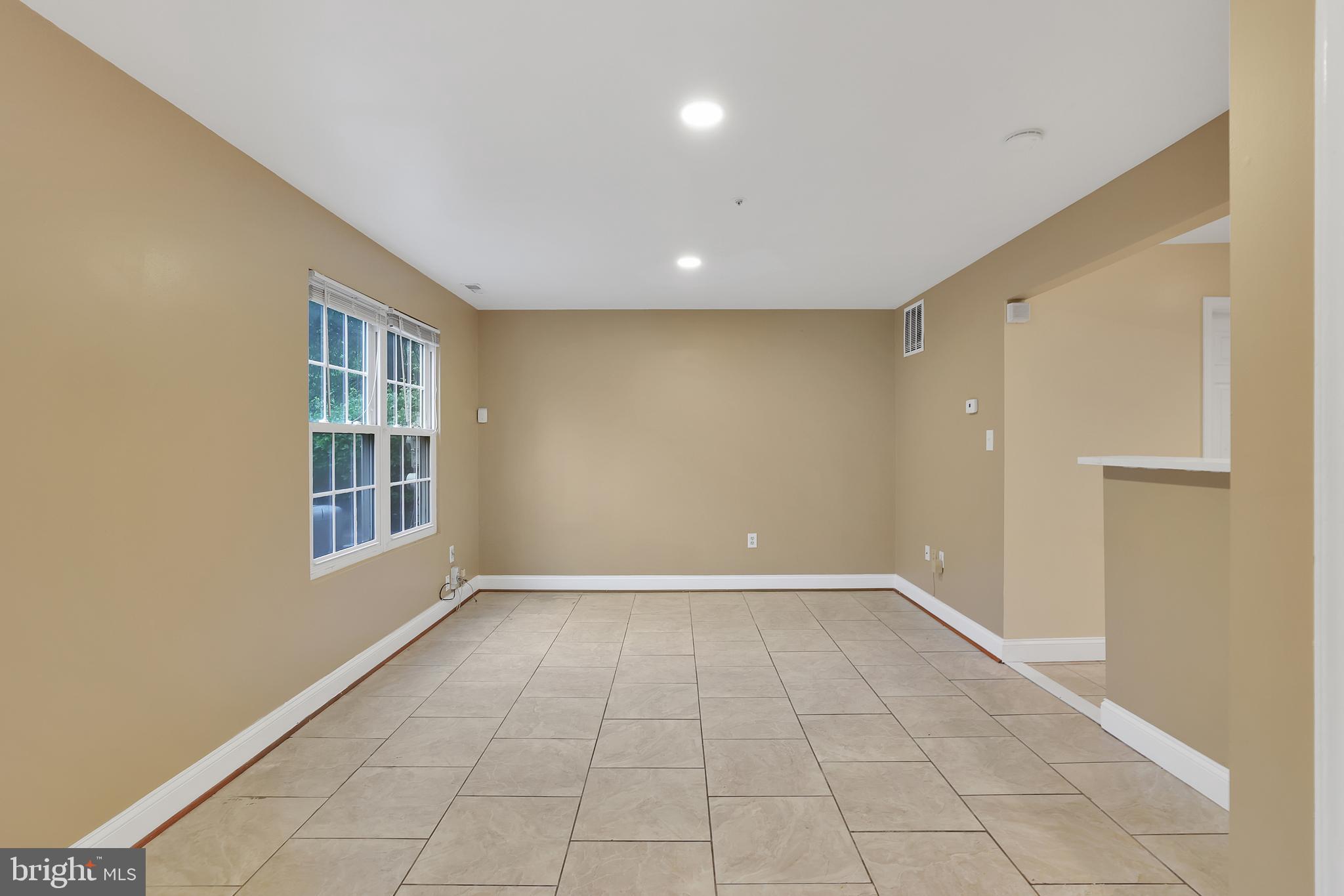 DECOVERLY ADVENTURE - Residential Lease