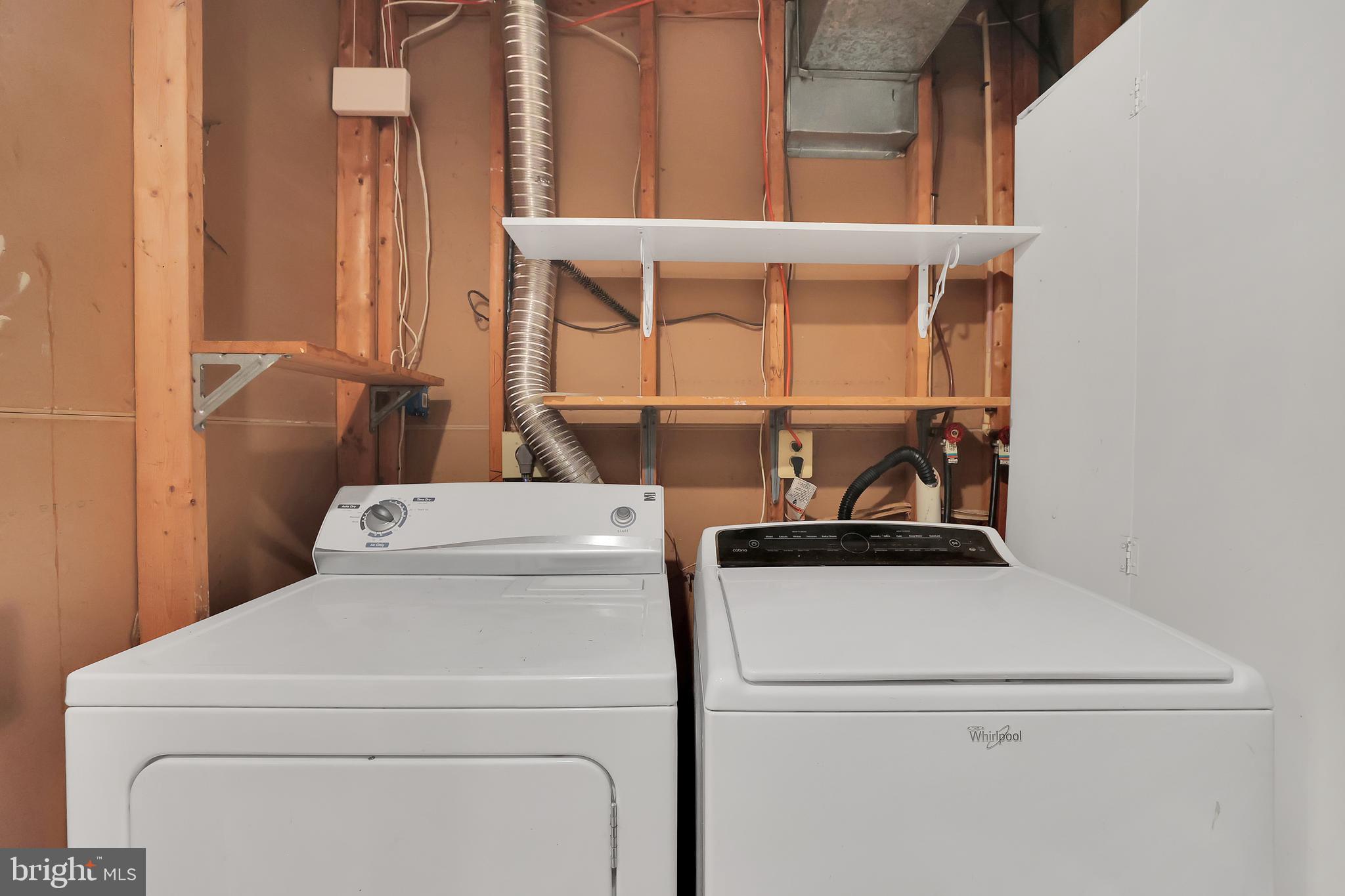 DECOVERLY ADVENTURE - Residential Lease