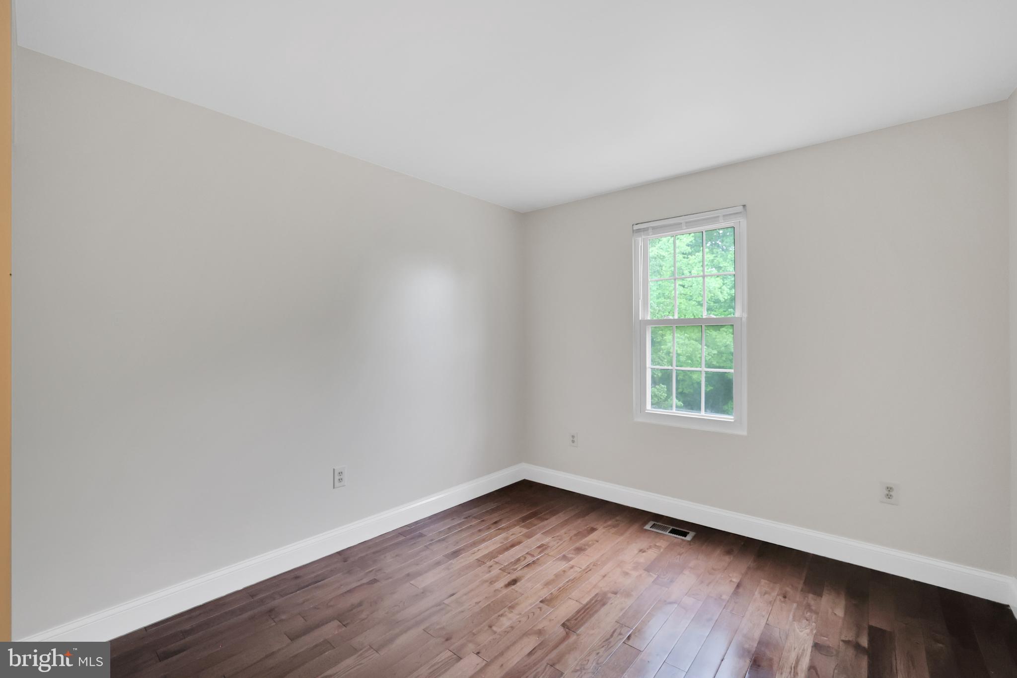 DECOVERLY ADVENTURE - Residential Lease