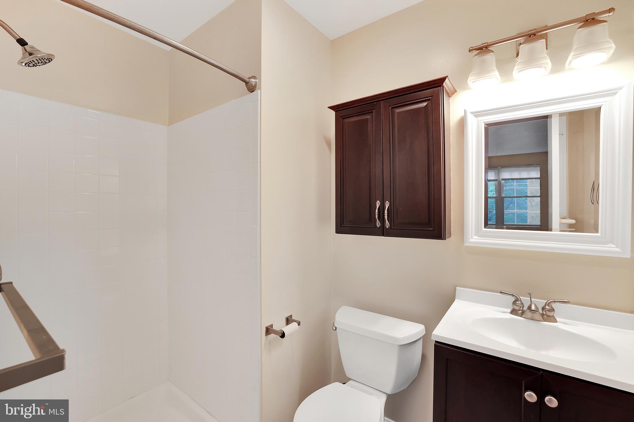 DECOVERLY ADVENTURE - Residential Lease