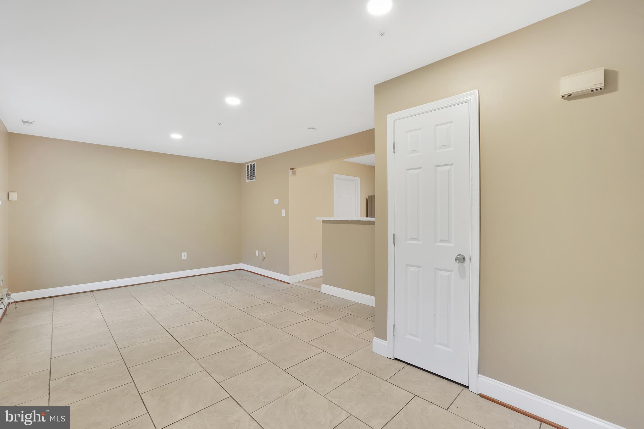 DECOVERLY ADVENTURE - Residential Lease