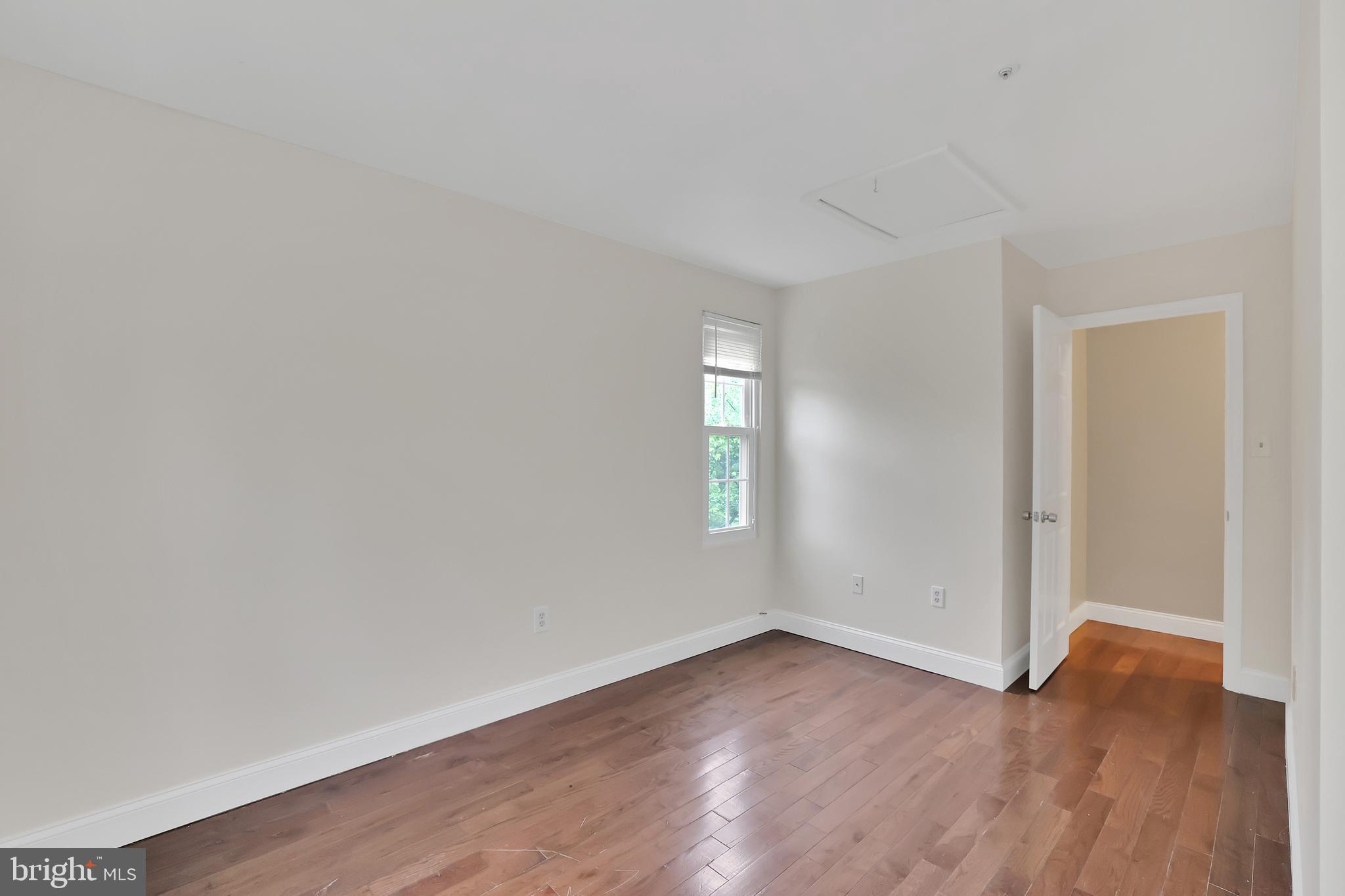 DECOVERLY ADVENTURE - Residential Lease