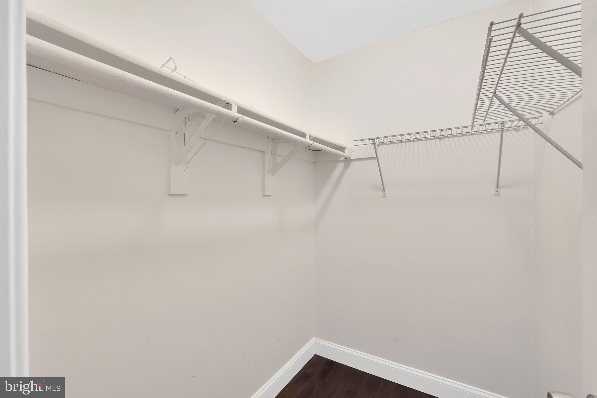 DECOVERLY ADVENTURE - Residential Lease