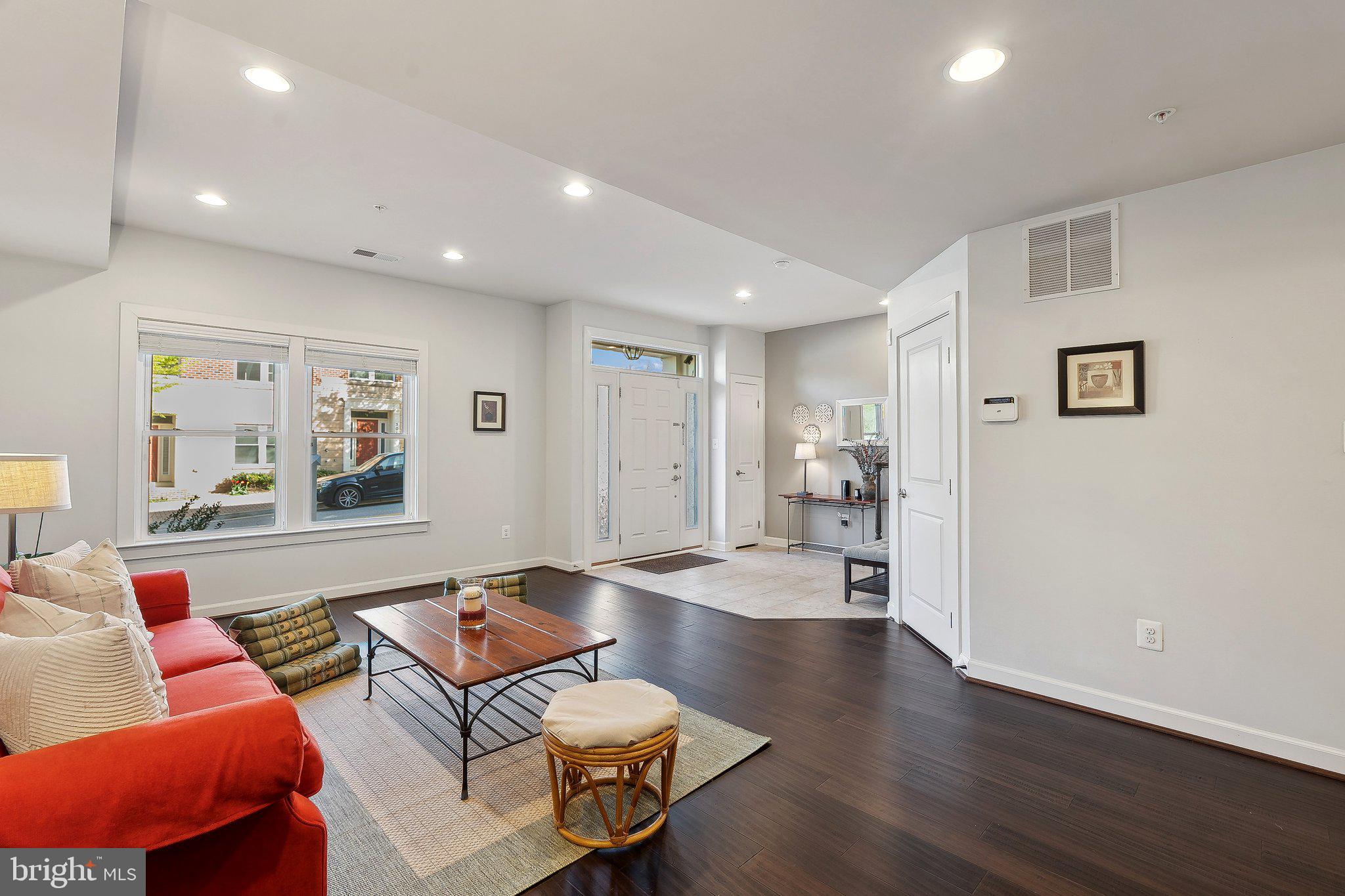 508 UPTOWN STREET