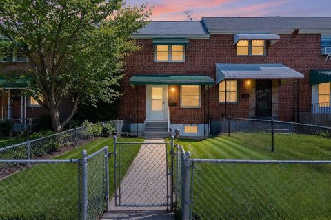 Townhouse For Sale - 3733 St Victor St. St<br/> BROOKLYN, MD 21225