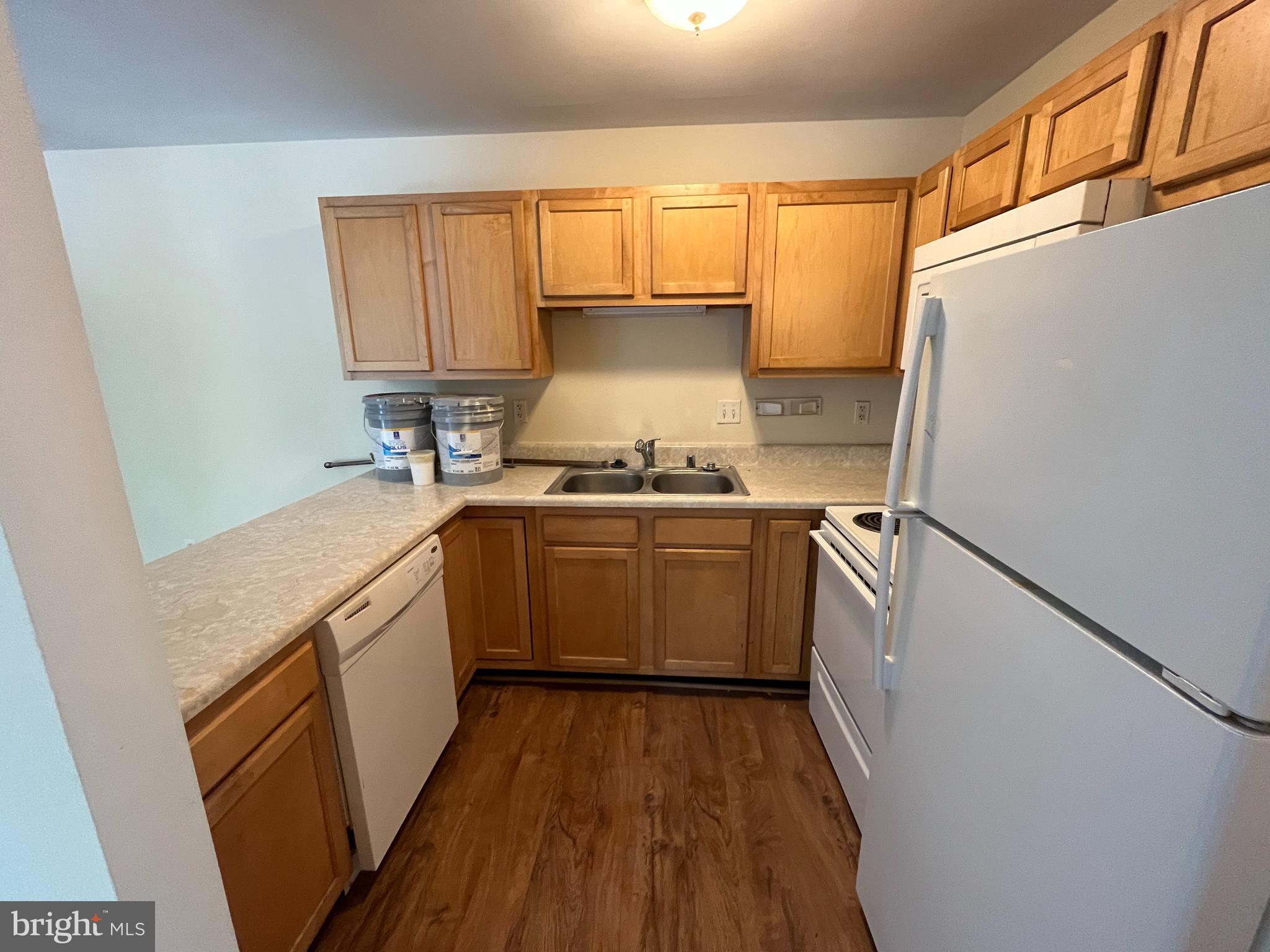 BERRY STREET CONDOMINIUMS - Residential Lease