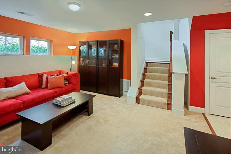 SHIRLINGTON CREST - Residential Lease