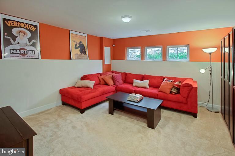 SHIRLINGTON CREST - Residential Lease