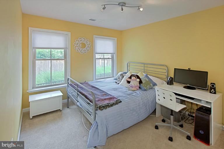 SHIRLINGTON CREST - Residential Lease