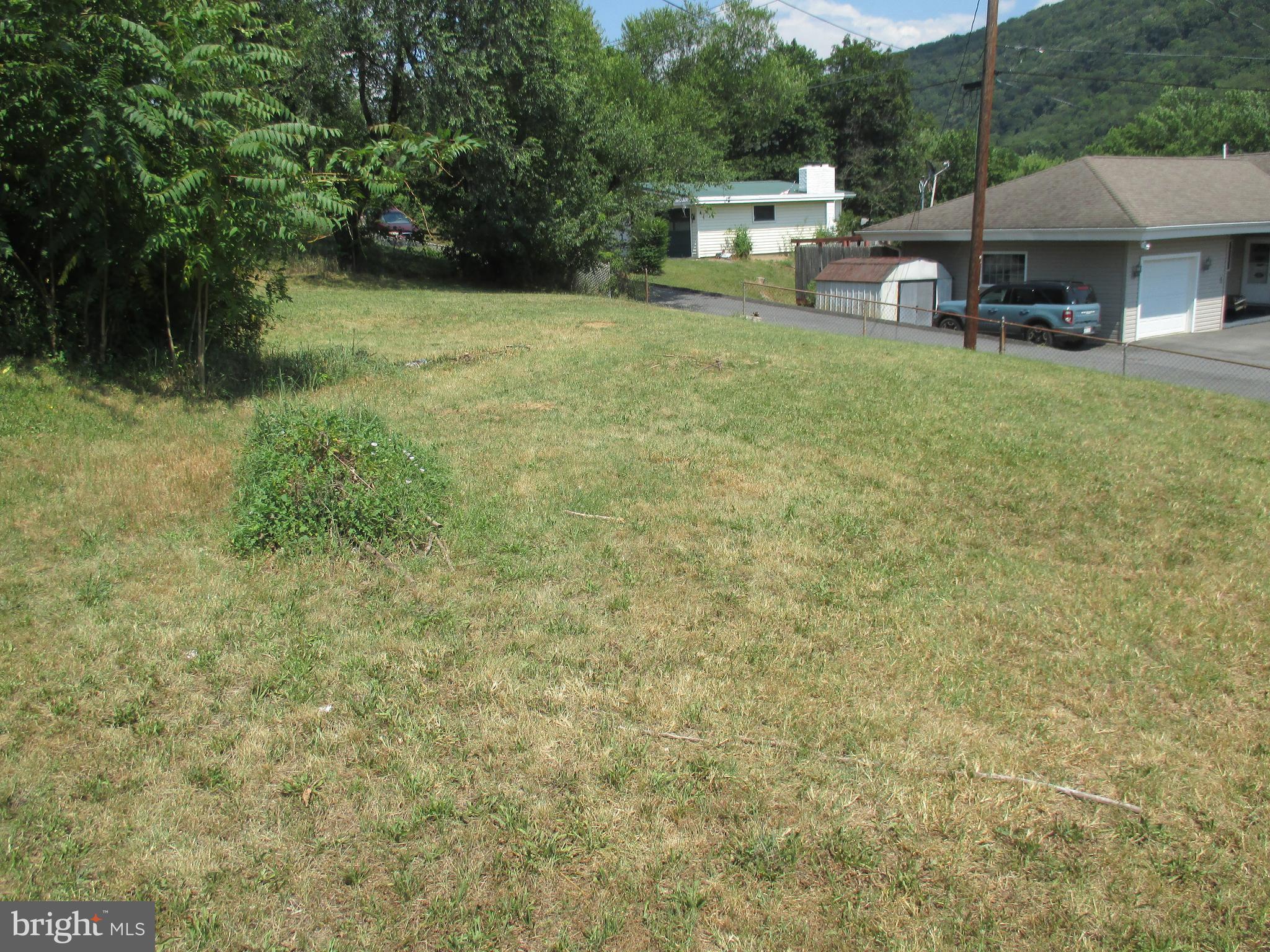 HAWTHORNE HEIGHTS - Residential