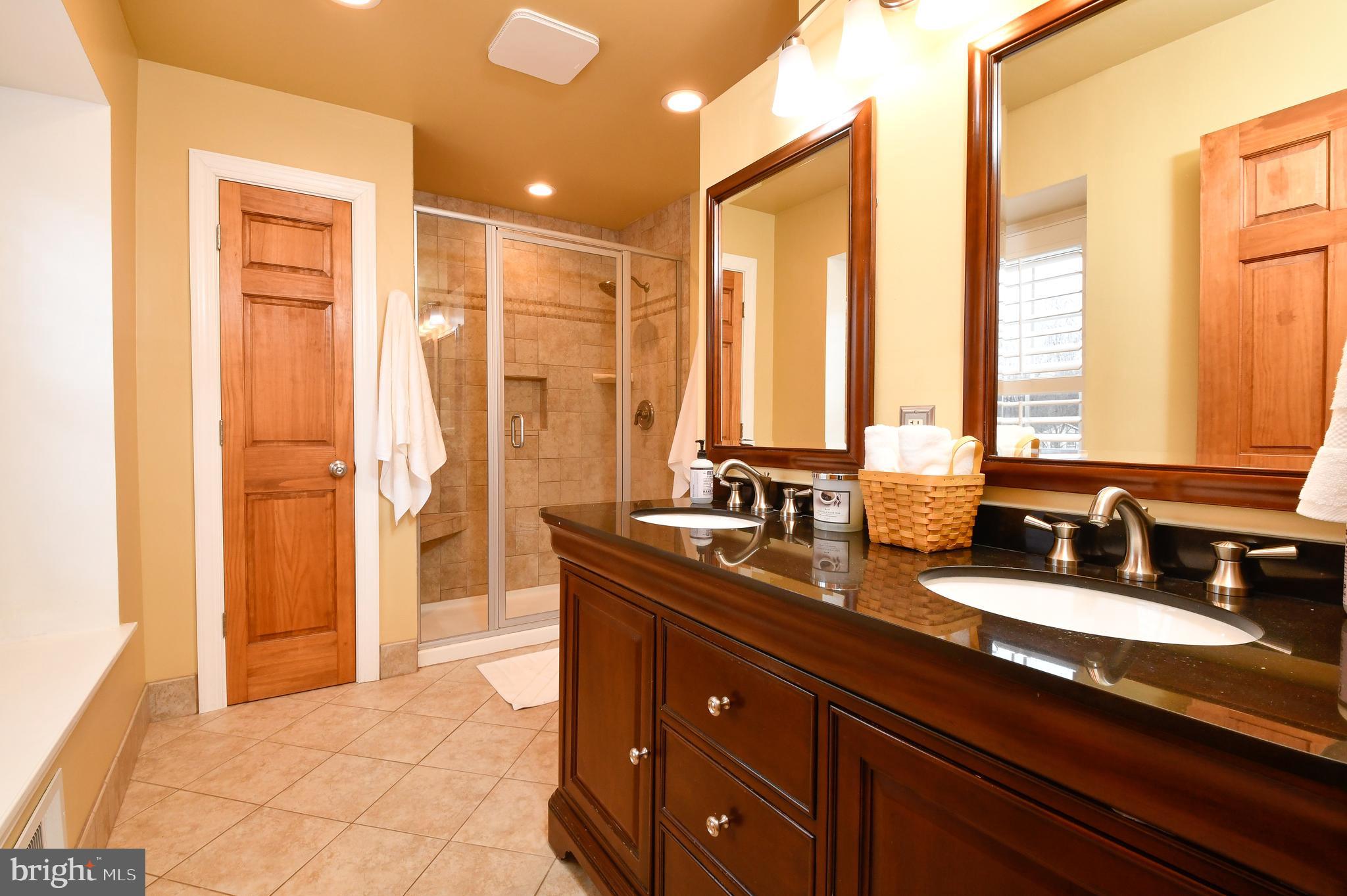 LONGWOOD KNOLLS - Residential