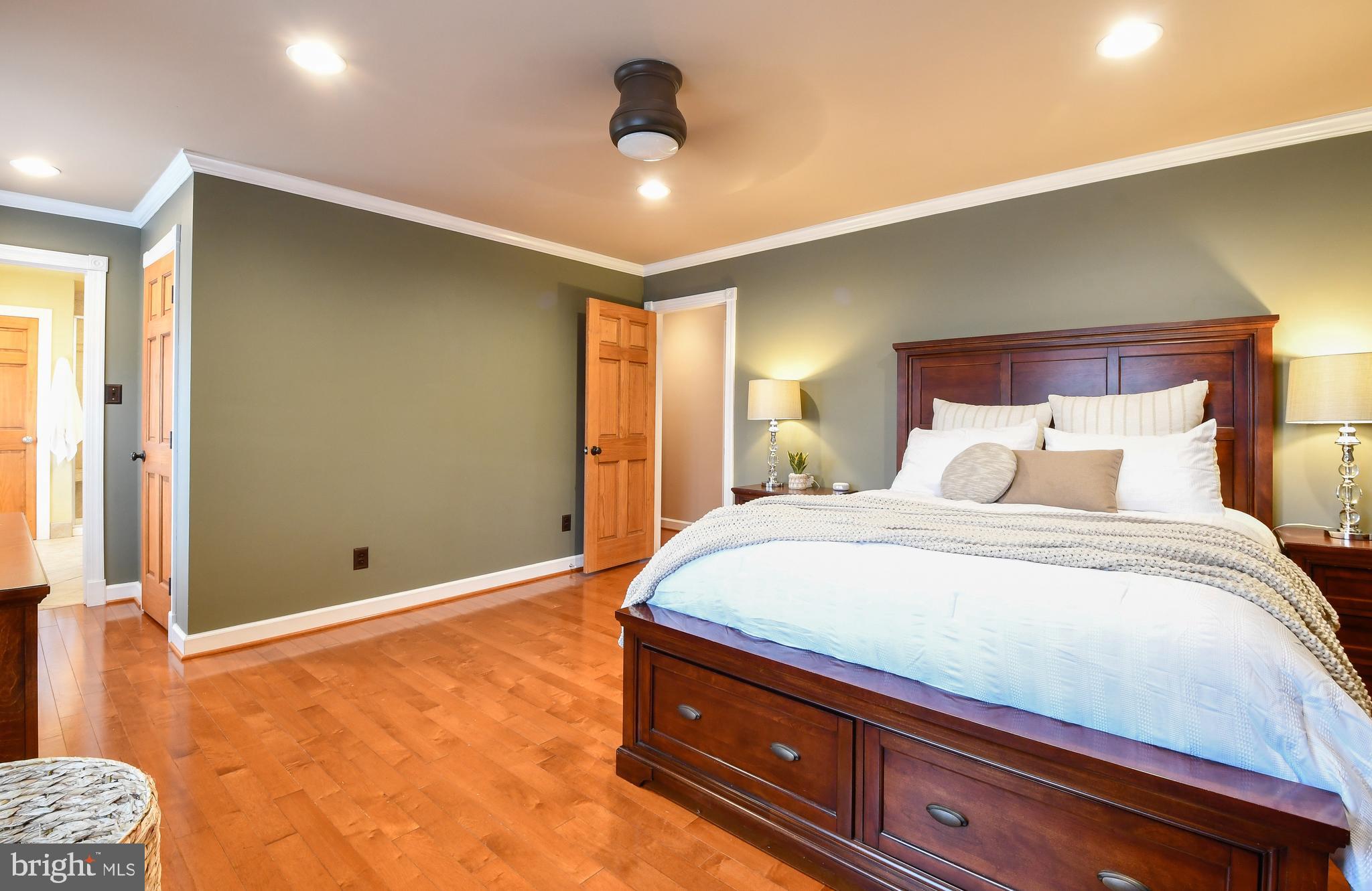 LONGWOOD KNOLLS - Residential