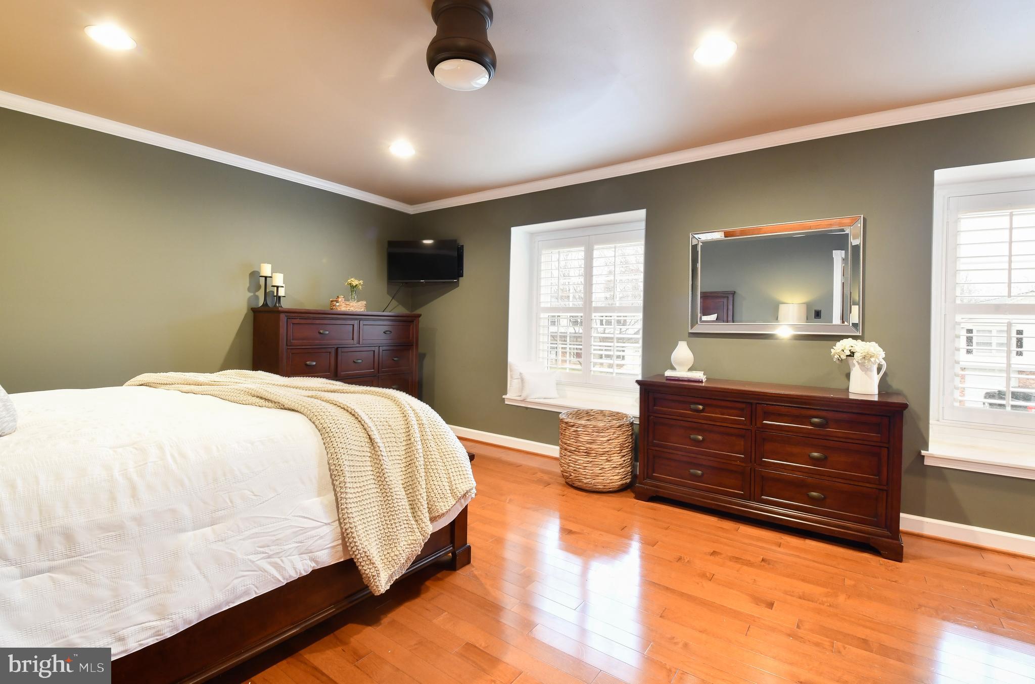 LONGWOOD KNOLLS - Residential