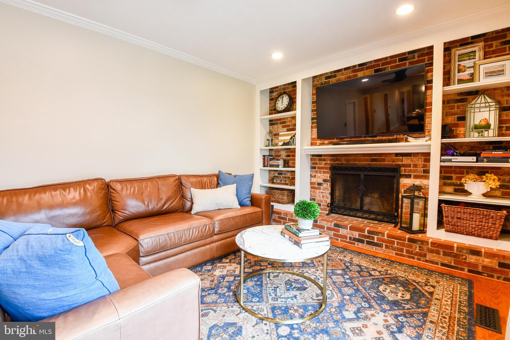 LONGWOOD KNOLLS - Residential