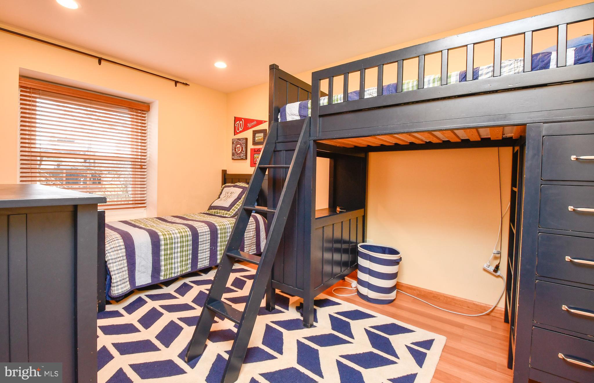 LONGWOOD KNOLLS - Residential