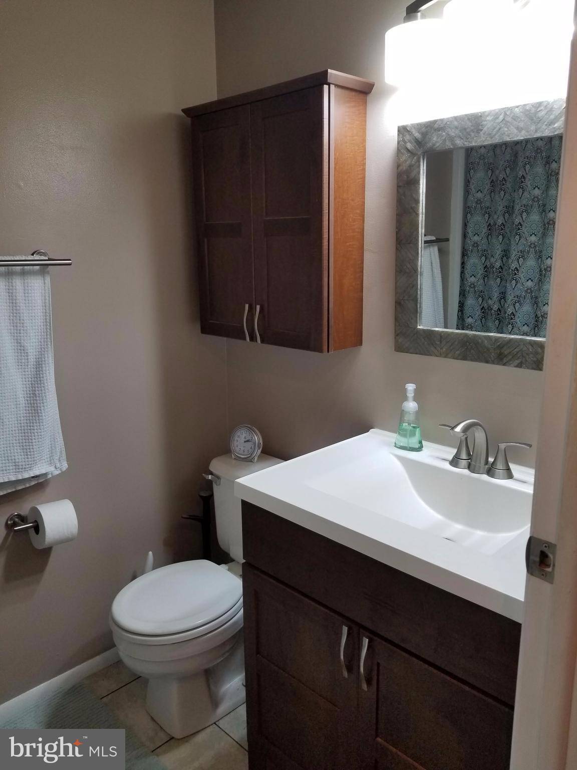 KNOLLS AT NORTH LAKE CONDOMINIUM - Residential Lease