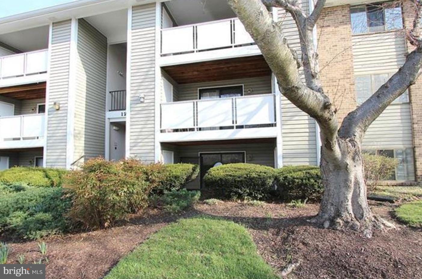 KNOLLS AT NORTH LAKE CONDOMINIUM - Residential Lease