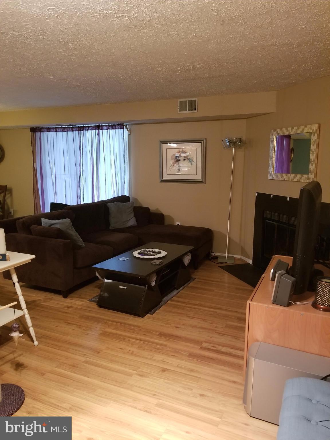 KNOLLS AT NORTH LAKE CONDOMINIUM - Residential Lease