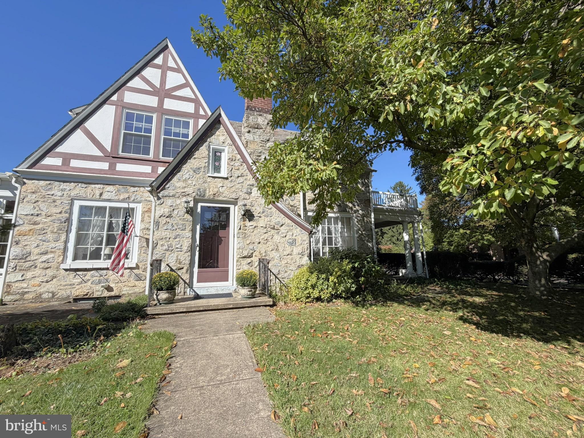 2 JEFFERSON BOULEVARD