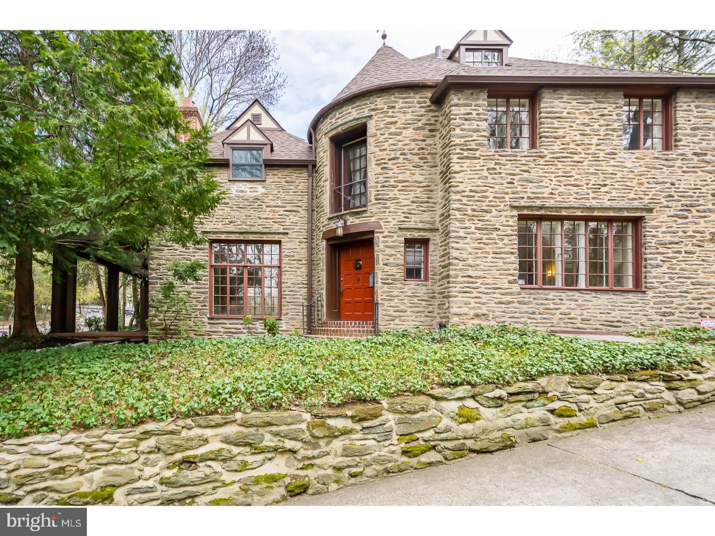 EAST FALLS - Residential Lease