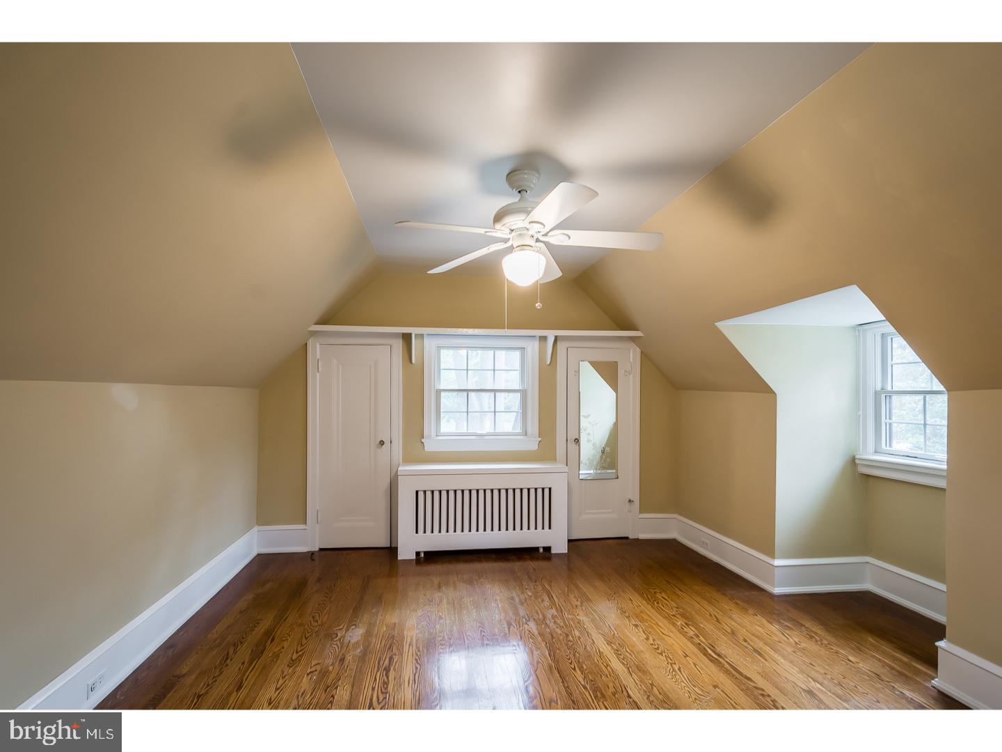 EAST FALLS - Residential Lease