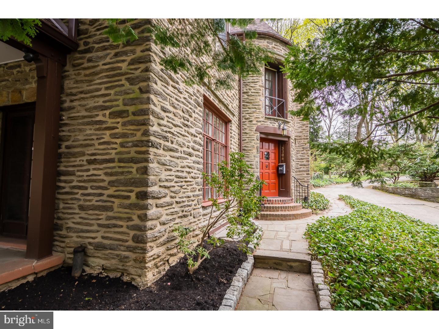 EAST FALLS - Residential Lease