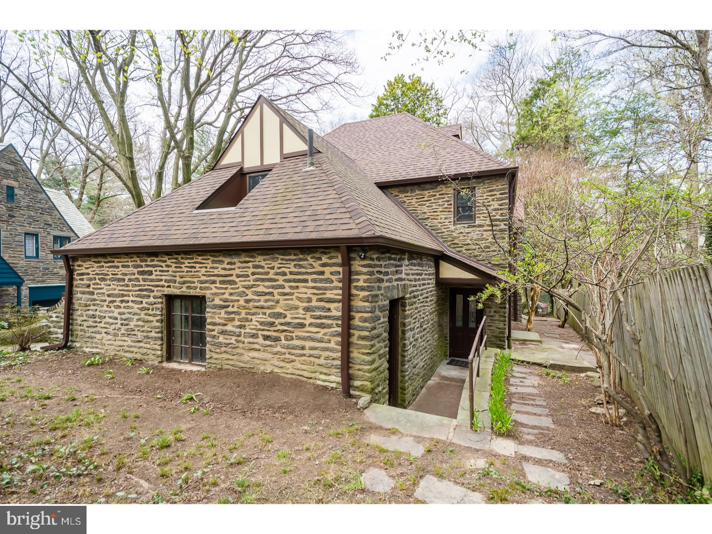 EAST FALLS - Residential Lease