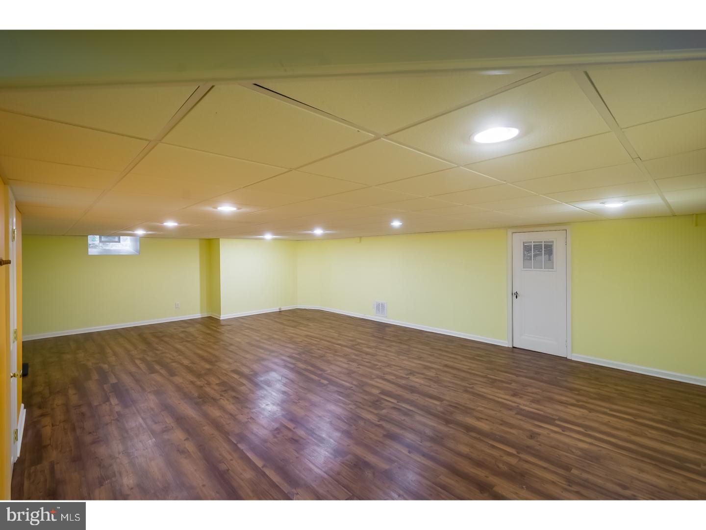 EAST FALLS - Residential Lease