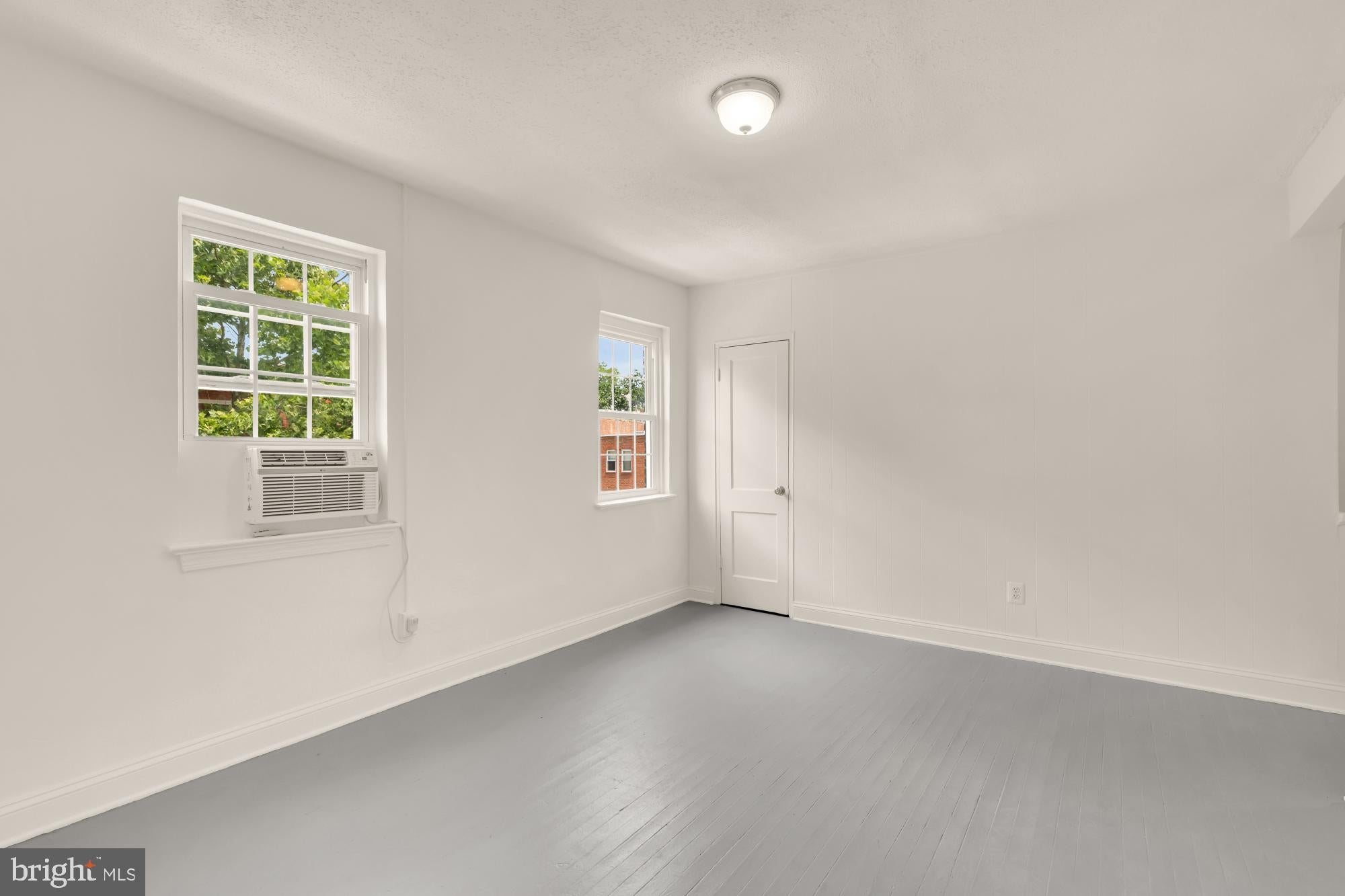 1105 16TH STREET NE