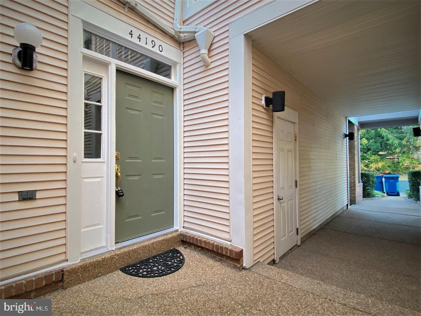 ASHBURN VILLAGE - Residential Lease