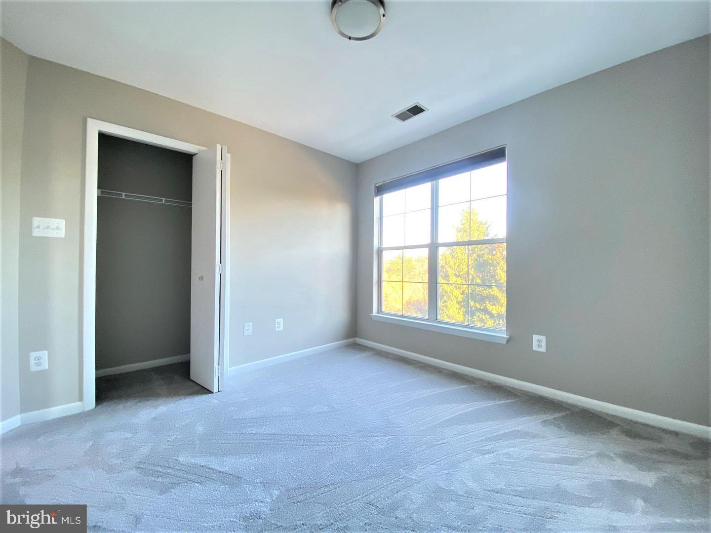 ASHBURN VILLAGE - Residential Lease