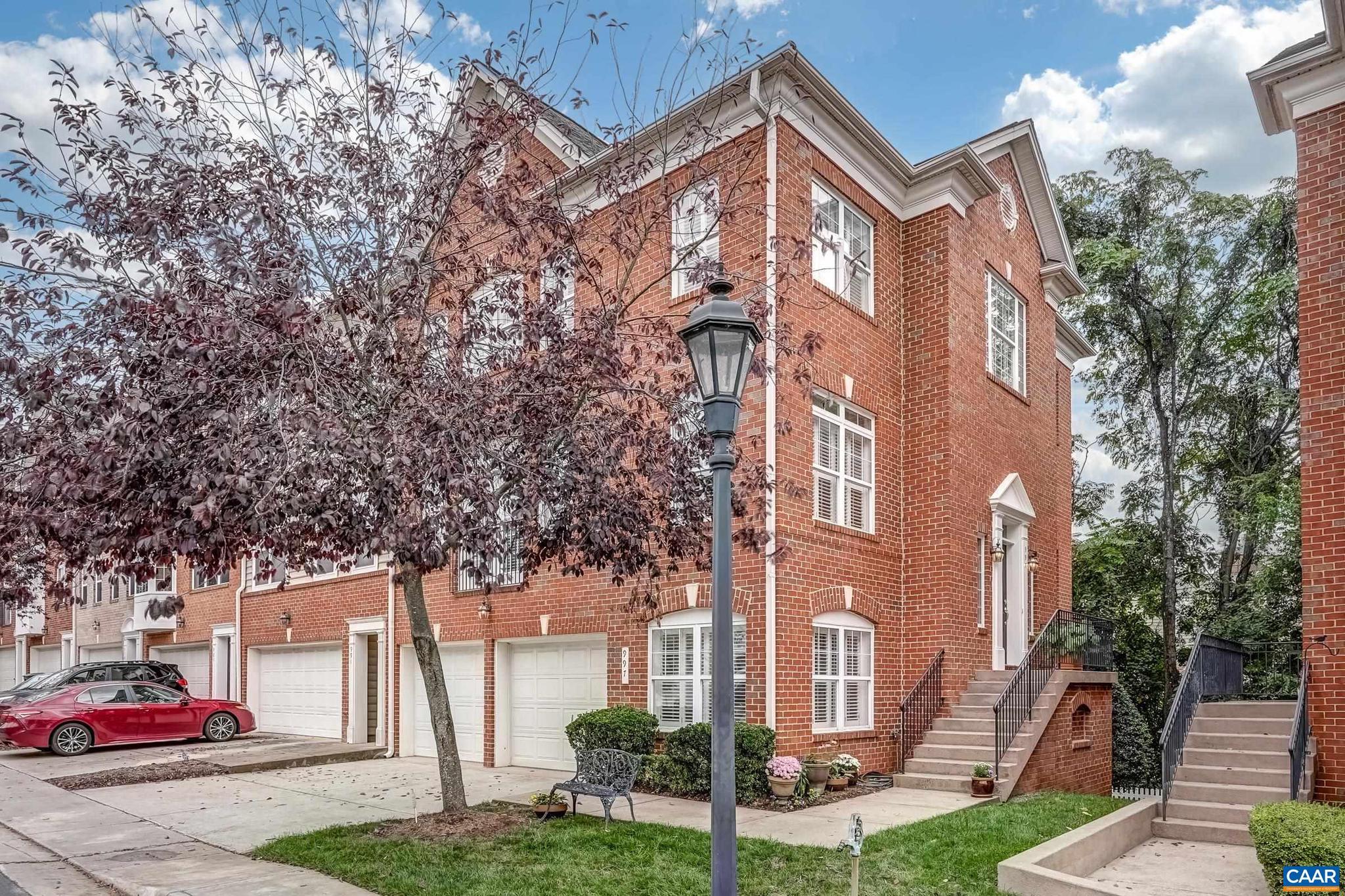 997 GLENWOOD STATION LN