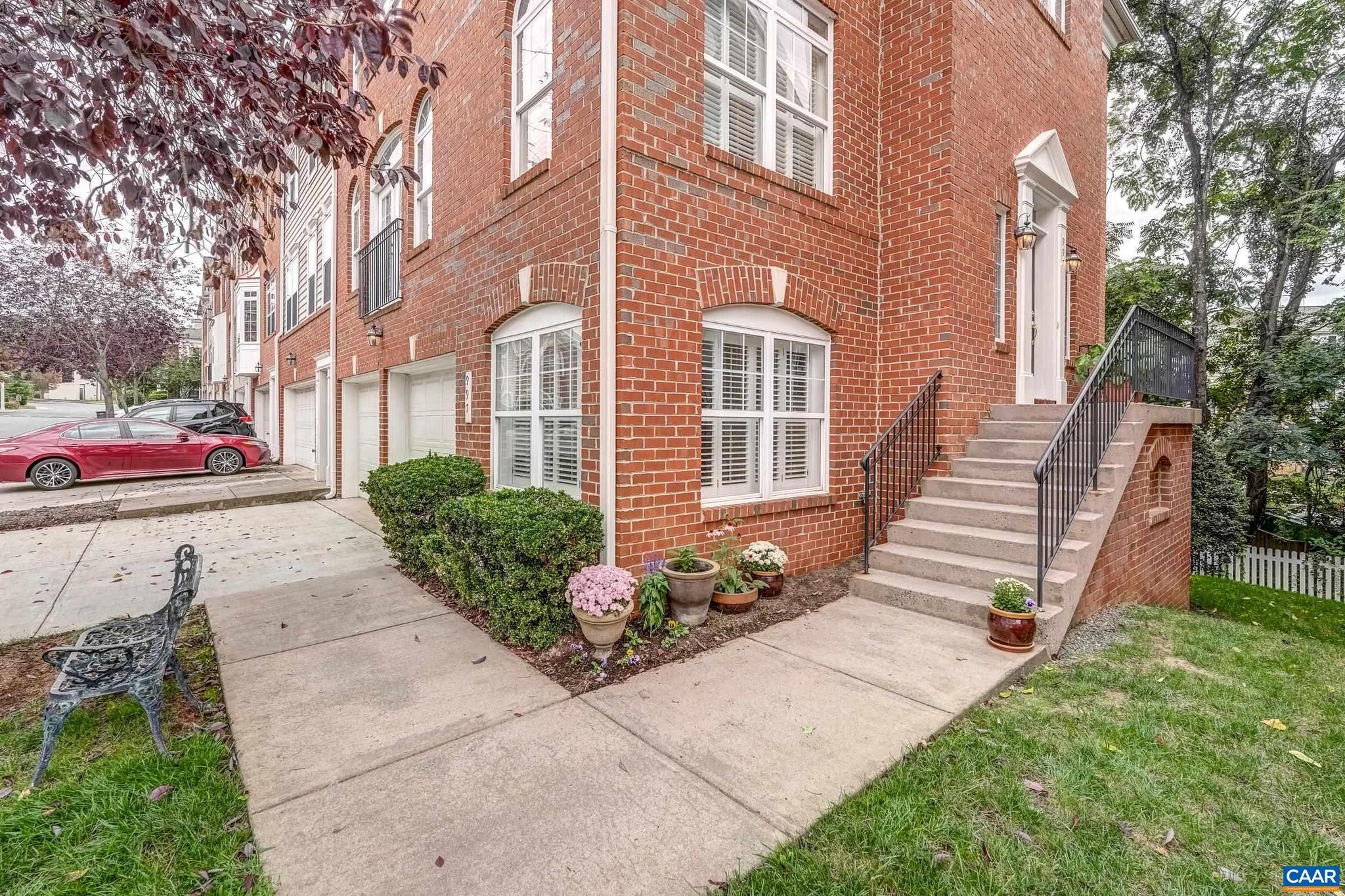 997 GLENWOOD STATION LN