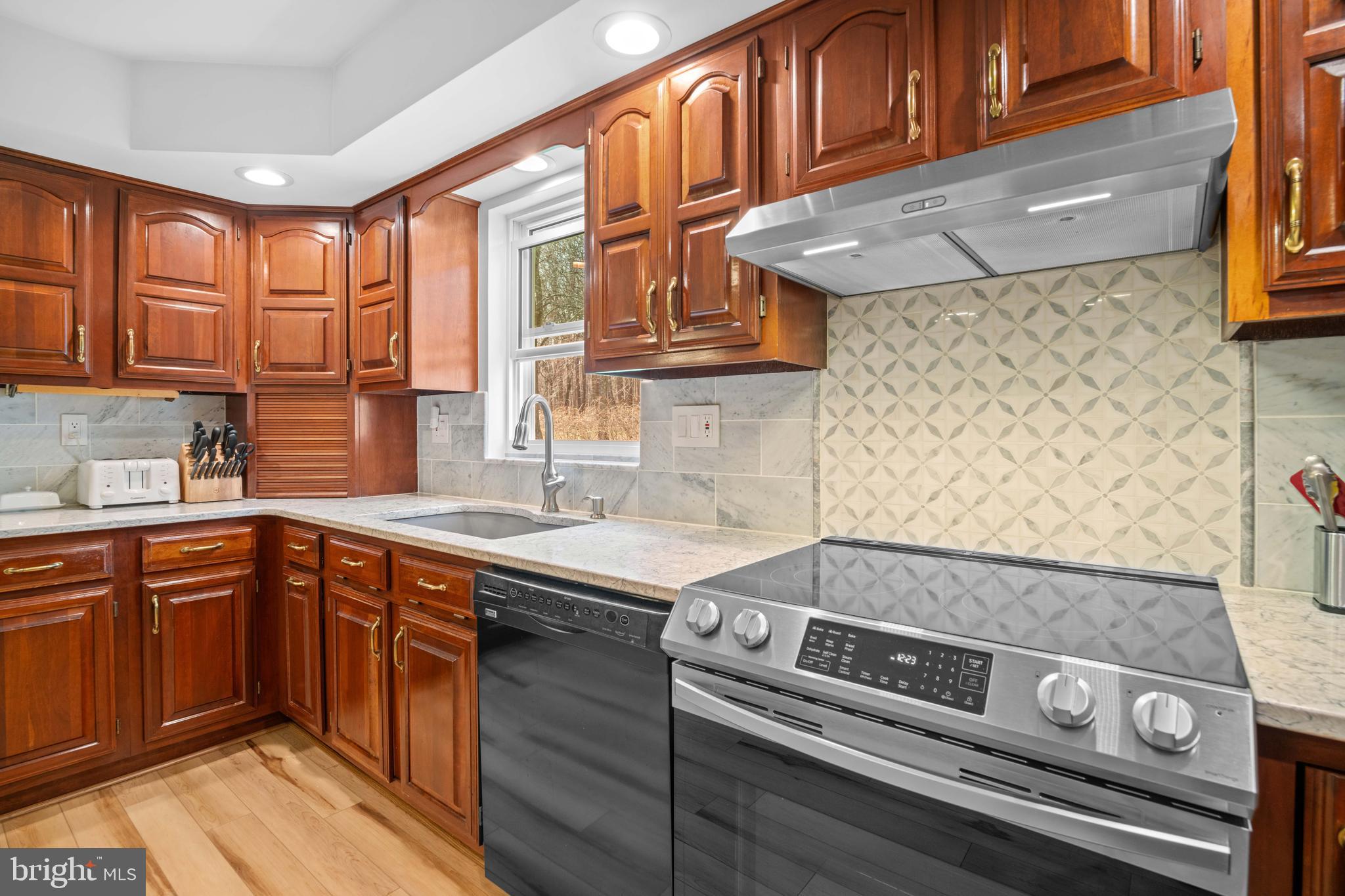 WOODSIDE VIEW - Residential