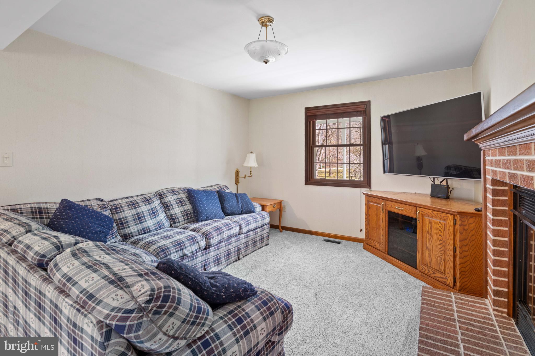 WOODSIDE VIEW - Residential