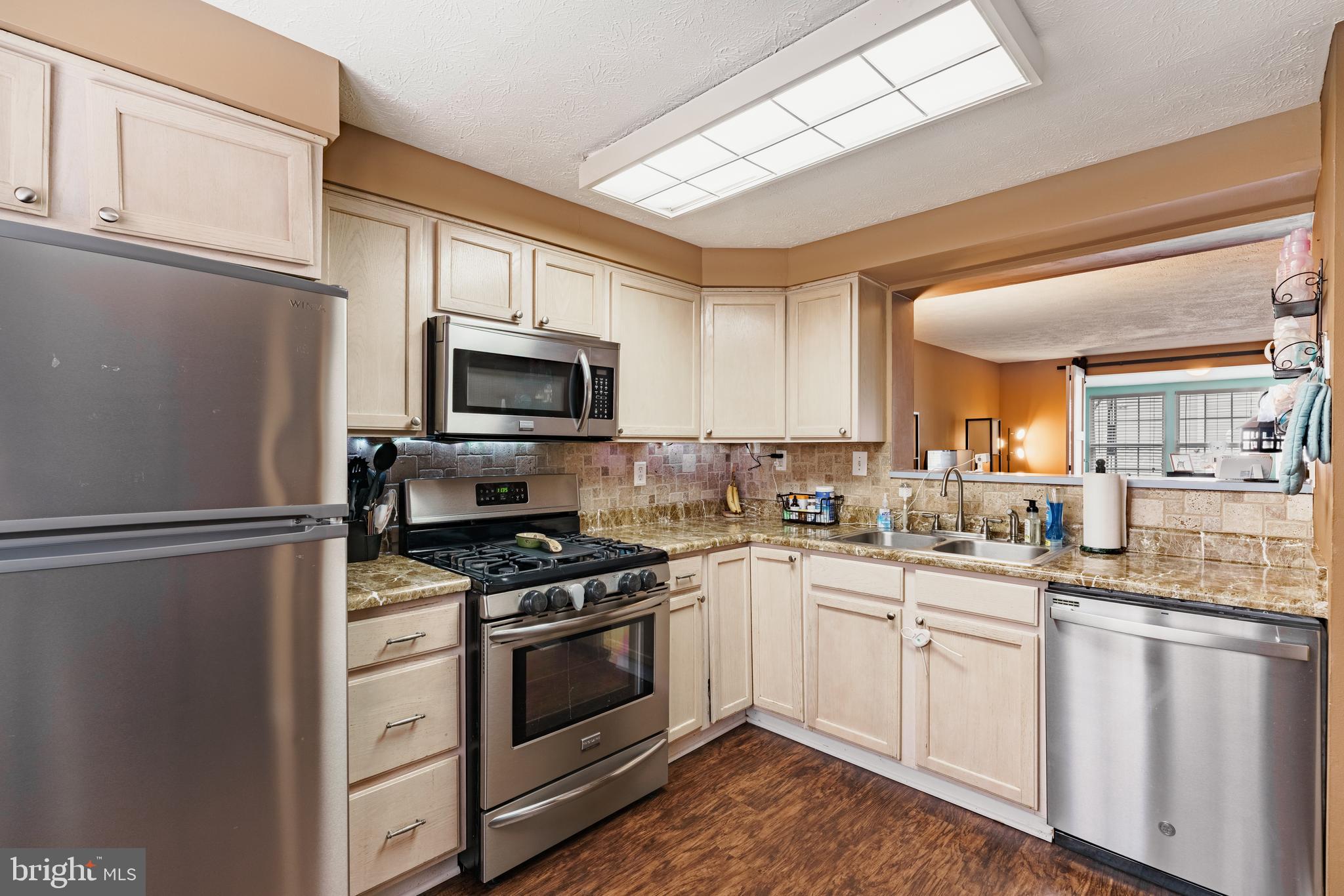 BRENTWOOD CONDO - Residential