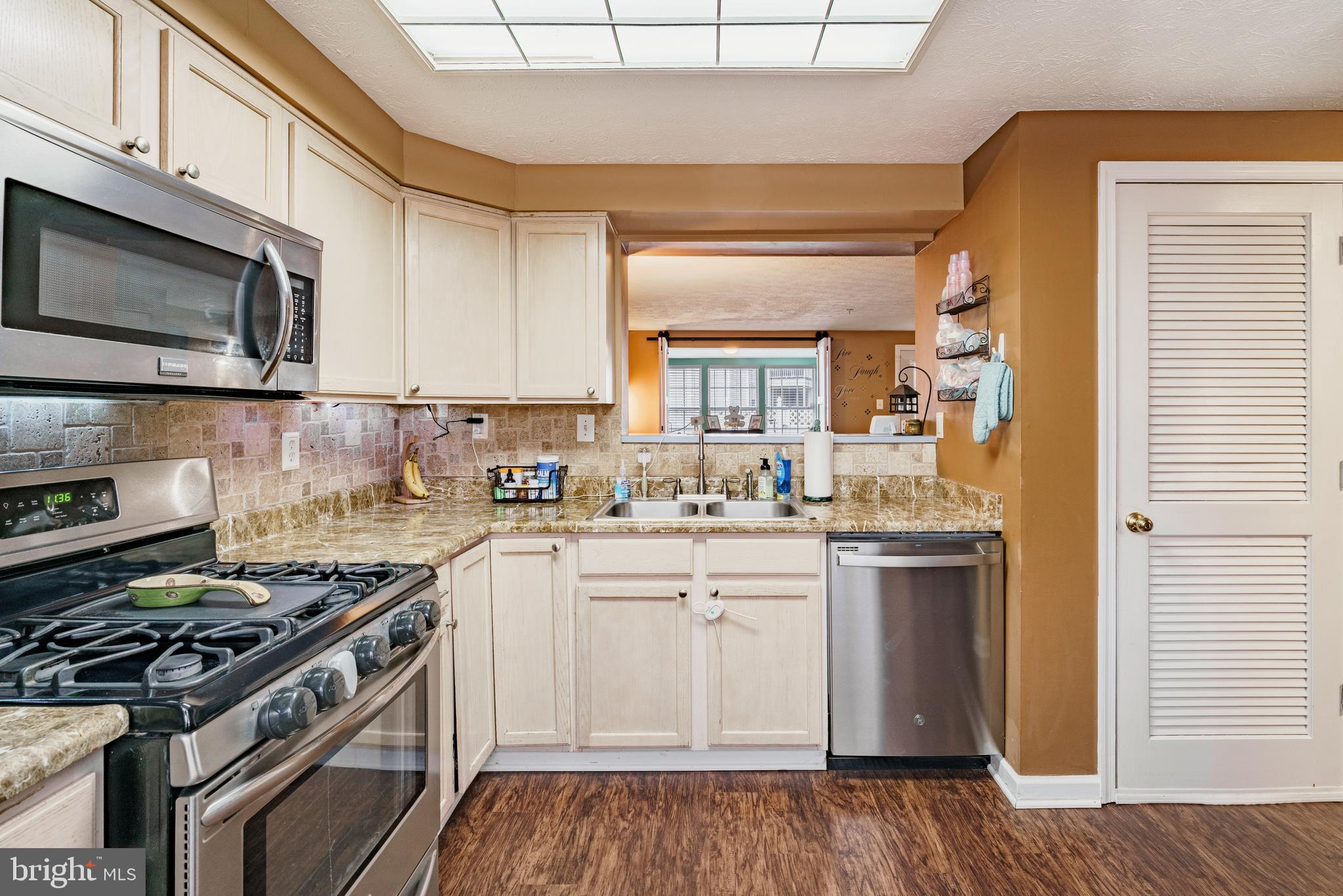 BRENTWOOD CONDO - Residential