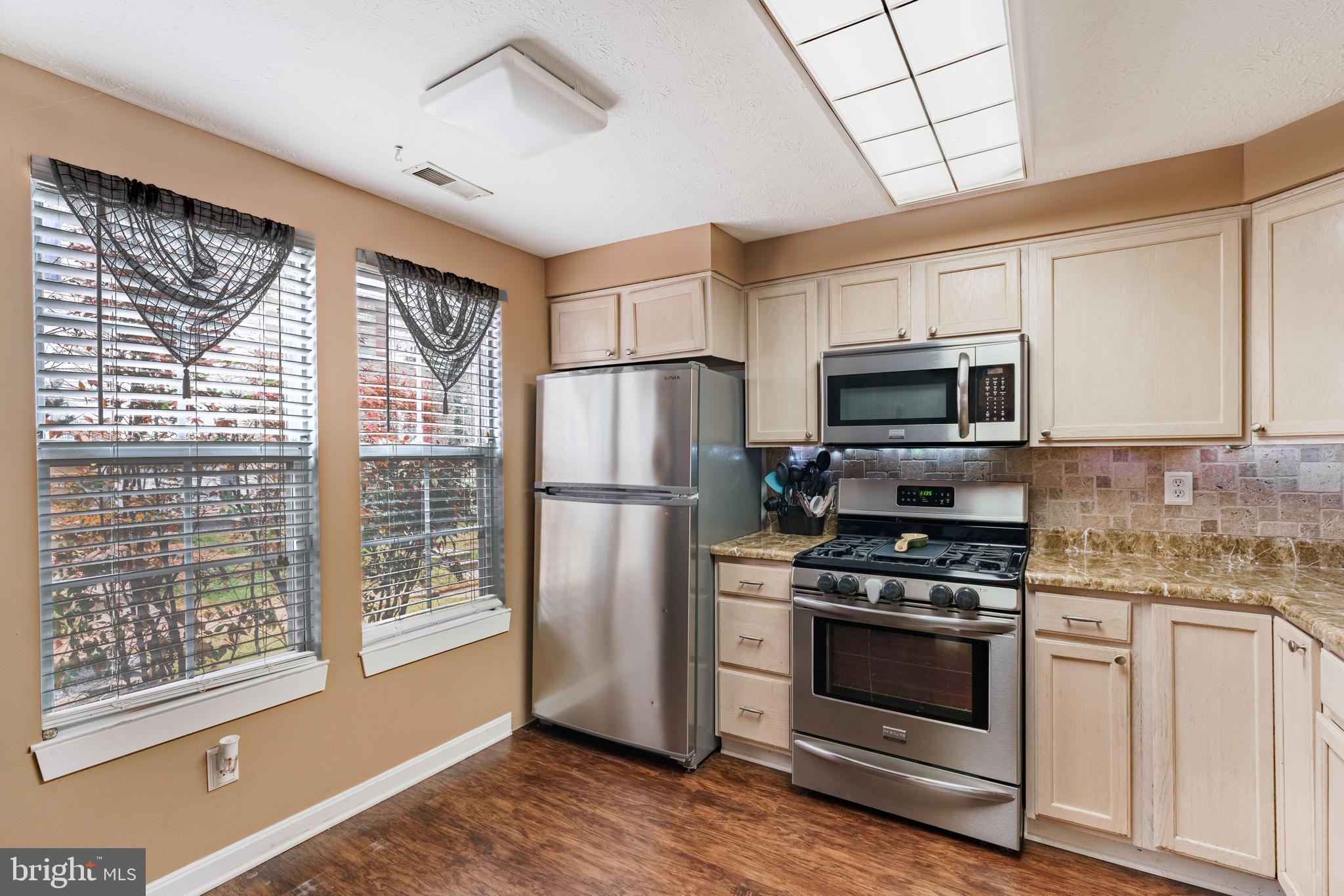 BRENTWOOD CONDO - Residential