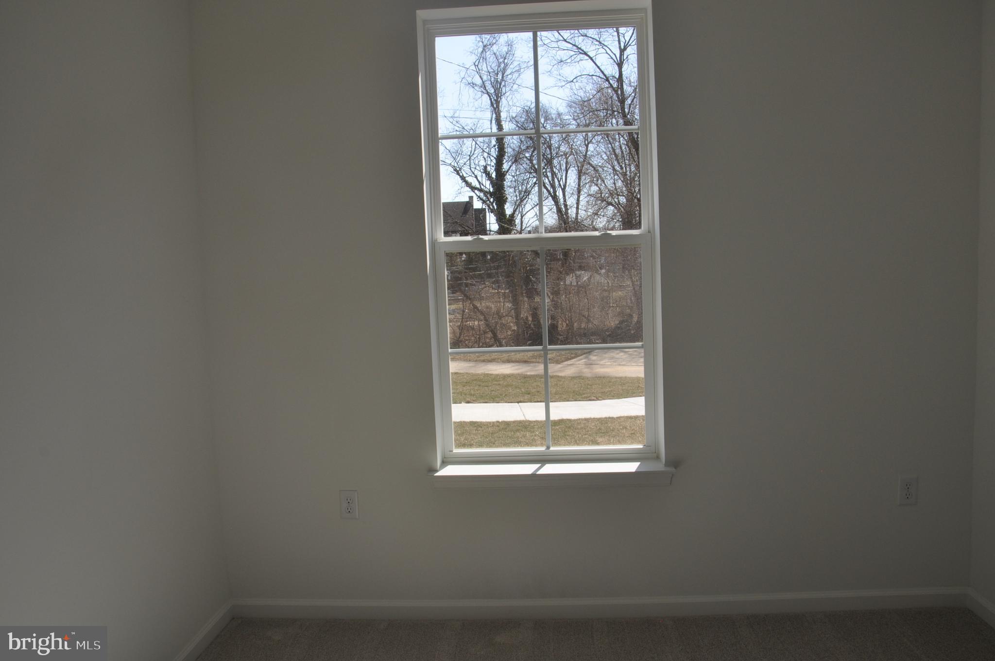 LOFTS AT CREEKSIDE - Residential Lease